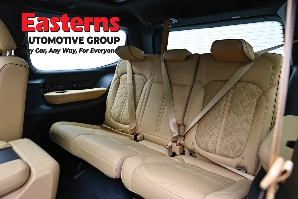 Used 2025 Jeep Grand Wagoneer Series III w/ Rear Seat Video Group 1 AWD/4WD image 31