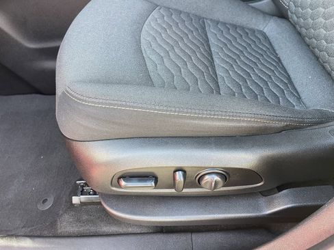 Used 2019 Chevrolet Equinox LT w/ Lights and Bright Package FWD image 19