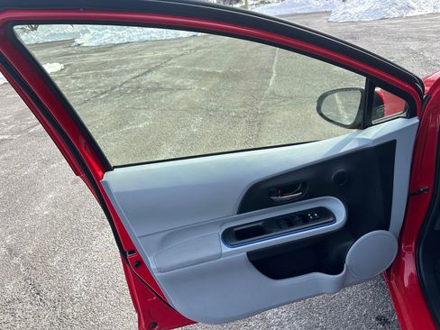 Used 2013 Toyota Prius C One image 9