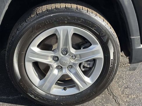 Used 2023 Jeep Compass Sport image 30