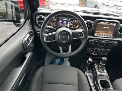 Used 2023 Jeep Gladiator Overland image 17