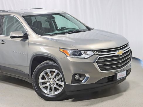 Used 2018 Chevrolet Traverse LT image 2