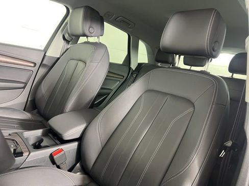 Used 2023 Audi Q5 2.0T Premium w/ Convenience Package image 23