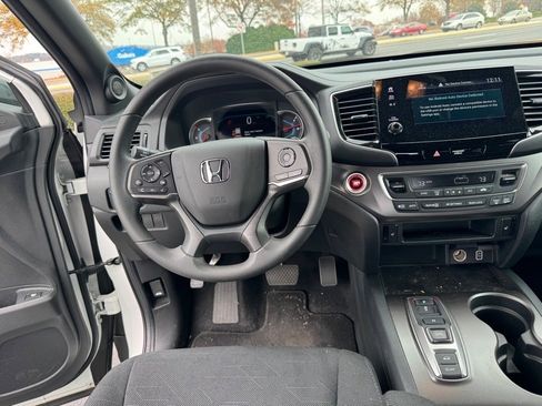 Used 2022 Honda Pilot Sport image 13