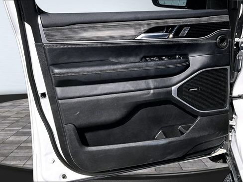 Certified 2024 Jeep Wagoneer L Series II w/ Flexible Seating Group AWD/4WD image 13