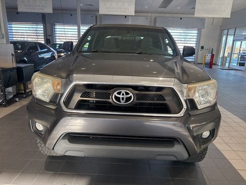 Used 2014 Toyota Tacoma 4x4 Double Cab image 2