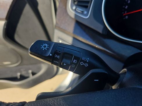 Used 2016 Kia Cadenza Premium w/ Luxury Plus Package image 27