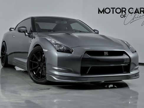 Used 2010 Nissan GT-R Premium image 1