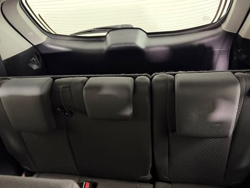 Used 2018 Toyota Highlander LE FWD image 18