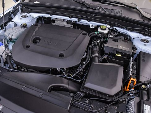 Used 2025 Volvo XC40 B5 Ultra w/ Climate Package image 30