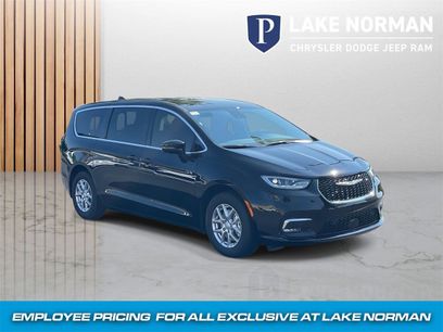 New 2026 Chrysler Pacifica Select