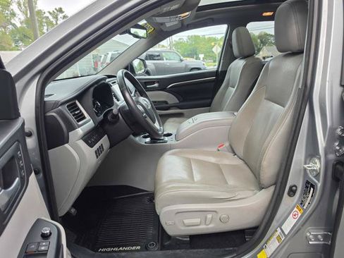 Used 2015 Toyota Highlander Limited Platinum AWD/4WD image 11