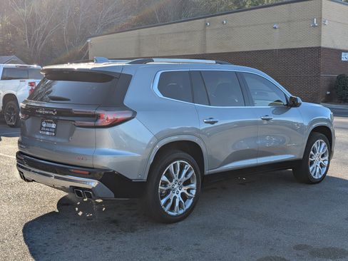 Used 2024 GMC Acadia Denali w/ Super Cruise Package image 9