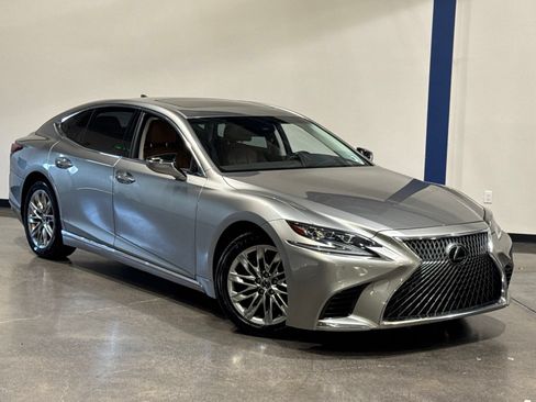Used 2018 Lexus LS 500 w/ Accessory Package (Z2) RWD image 2