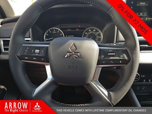 New 2025 Mitsubishi Outlander SE image 27