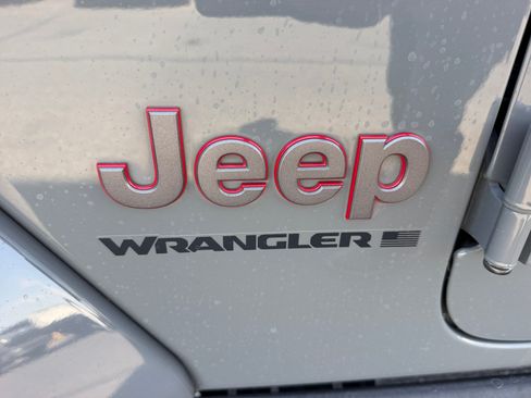 Used 2023 Jeep Wrangler Unlimited Rubicon w/ Steel Bumper Group AWD/4WD image 24