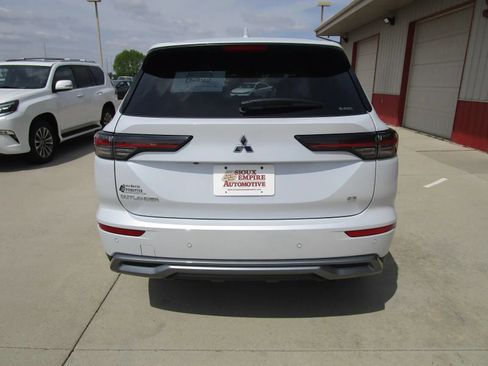 Used 2025 Mitsubishi Outlander SE AWD/4WD image 8