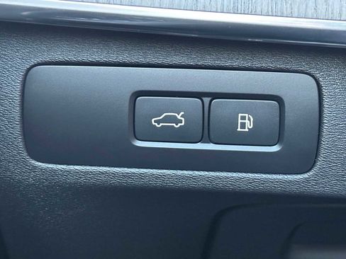 Certified 2024 Volvo XC90 T8 Ultimate w/ Protection Package Premier image 33