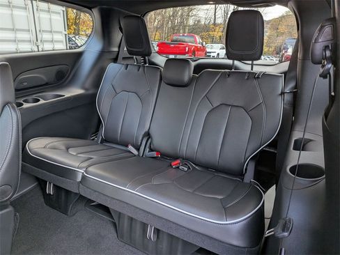 New 2026 Chrysler Pacifica Limited w/ S Appearance Package image 25