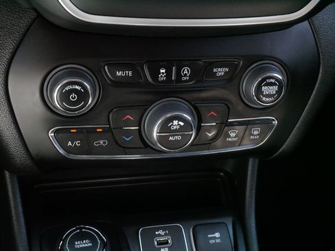 Used 2023 Jeep Cherokee Altitude Lux AWD/4WD image 23