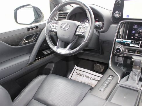 Used 2023 Lexus LX 600 4WD w/ Luxury Package image 33
