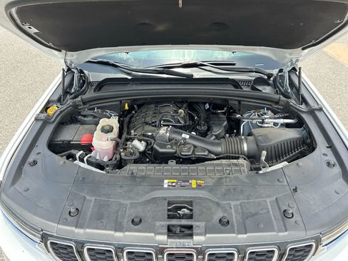 Used 2024 Jeep Grand Cherokee L Limited RWD image 30