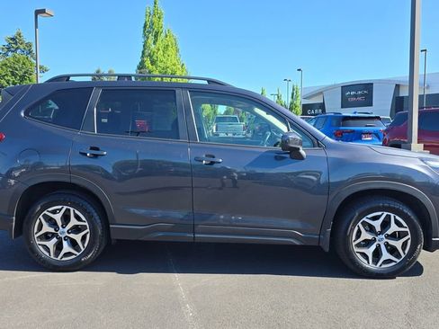 Used 2019 Subaru Forester Premium AWD/4WD image 40