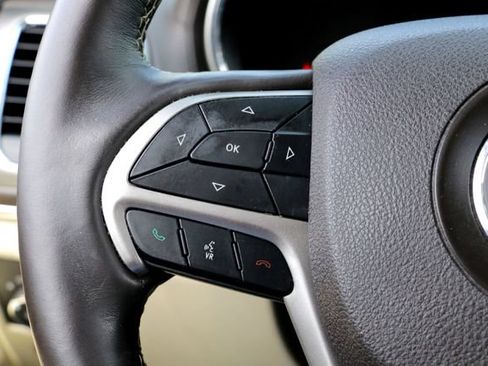 Used 2018 Jeep Grand Cherokee Overland RWD image 14