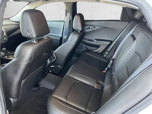 Used 2018 Chevrolet Malibu LT w/ Leather Package FWD image 10