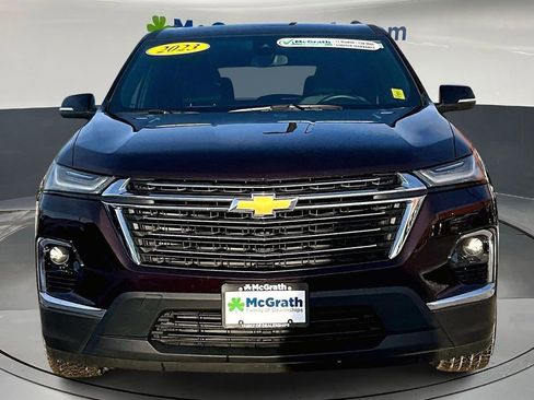 Used 2023 Chevrolet Traverse LT image 2