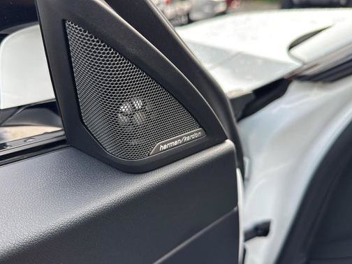 Used 2023 BMW M2 w/ Lighting Package RWD image 16