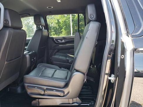 Used 2022 Chevrolet Suburban Z71 w/ Luxury Package AWD/4WD image 12