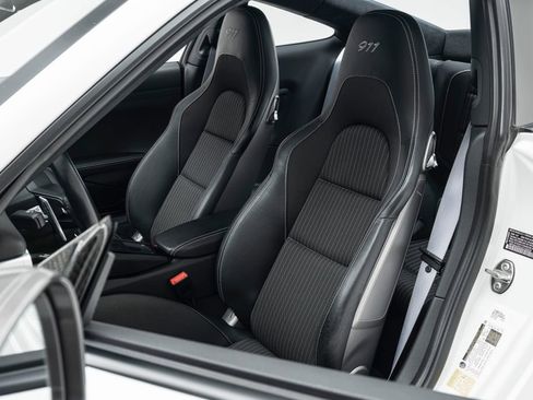 Used 2018 Porsche 911 Carrera image 11