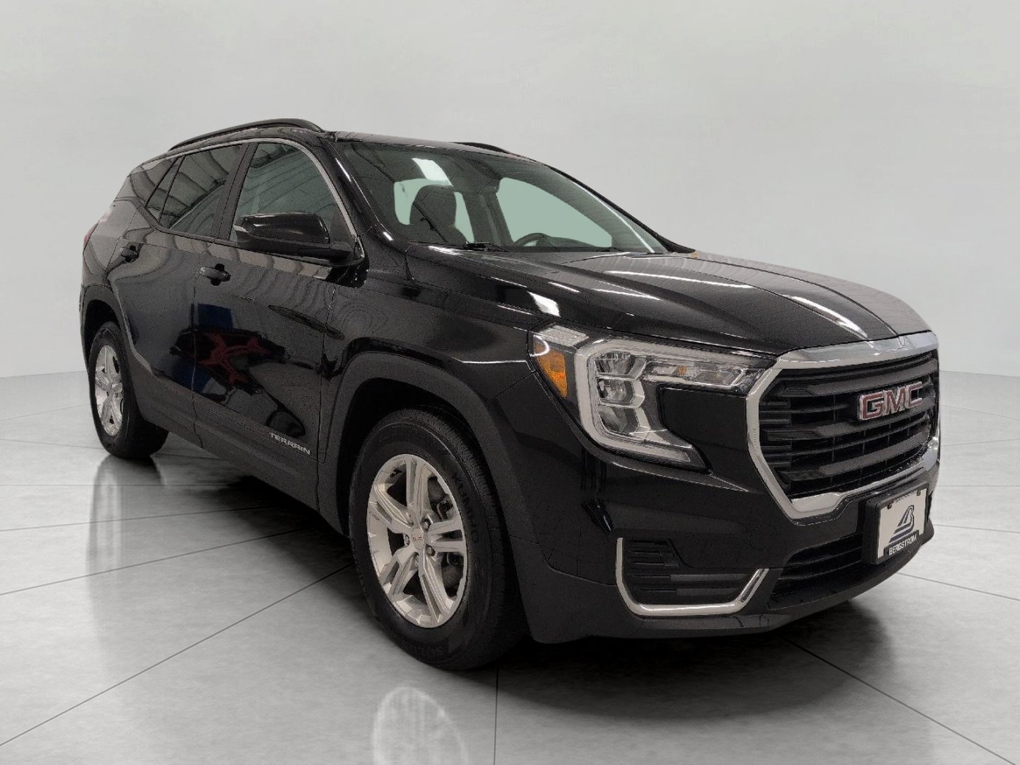 Used 2022 GMC Terrain SLE w/ Driver Convenience Package AWD/4WD image 1