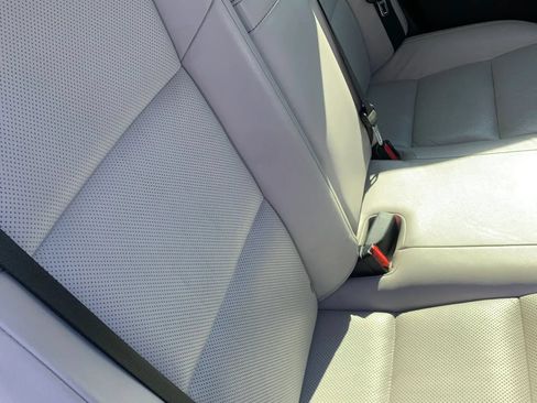 Used 2013 Lexus ES 300h w/ Luxury Pkg FWD image 17