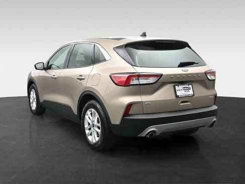 Used 2020 Ford Escape SE FWD image 2