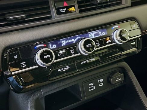 Used 2025 Honda Pilot Sport image 17