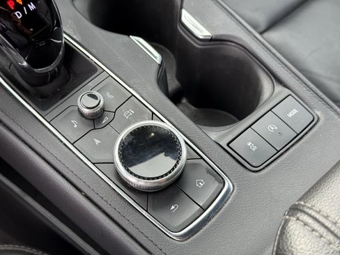 Used 2024 Cadillac XT4 Premium Luxury FWD image 17