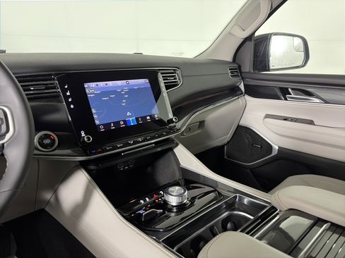 Used 2022 Jeep Wagoneer Series I image 25