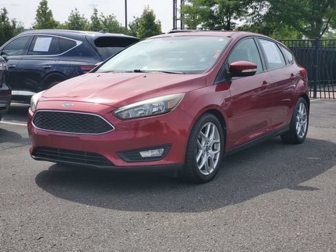 Used 2015 Ford Focus SE w/ Equipment Group 201A FWD image 2