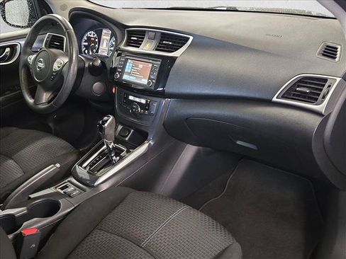 Used 2018 Nissan Sentra SR w/ Technology Package FWD image 17