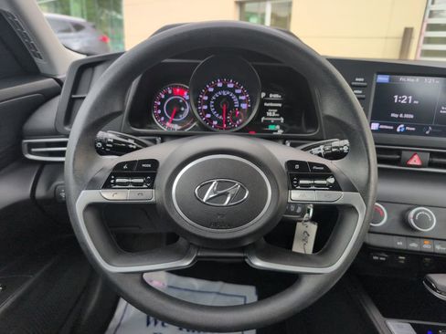Certified 2023 Hyundai Elantra SE FWD image 15