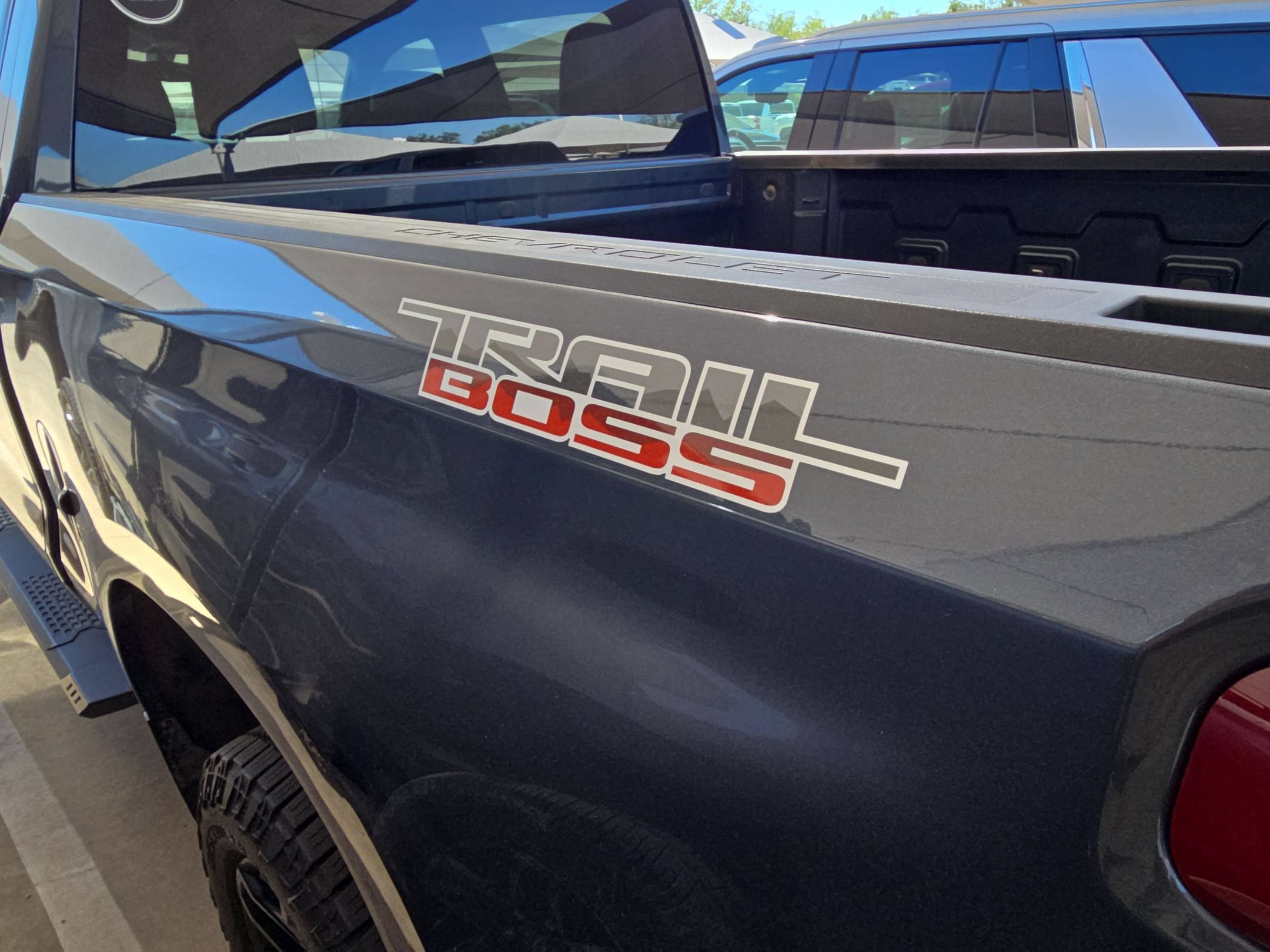 Used 2022 Chevrolet Silverado 1500 LT Trail Boss w/ Safety Package AWD/4WD image 5