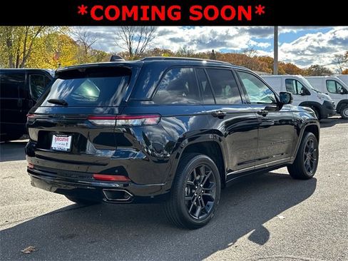 Used 2023 Jeep Grand Cherokee 30th Anniversary image 4