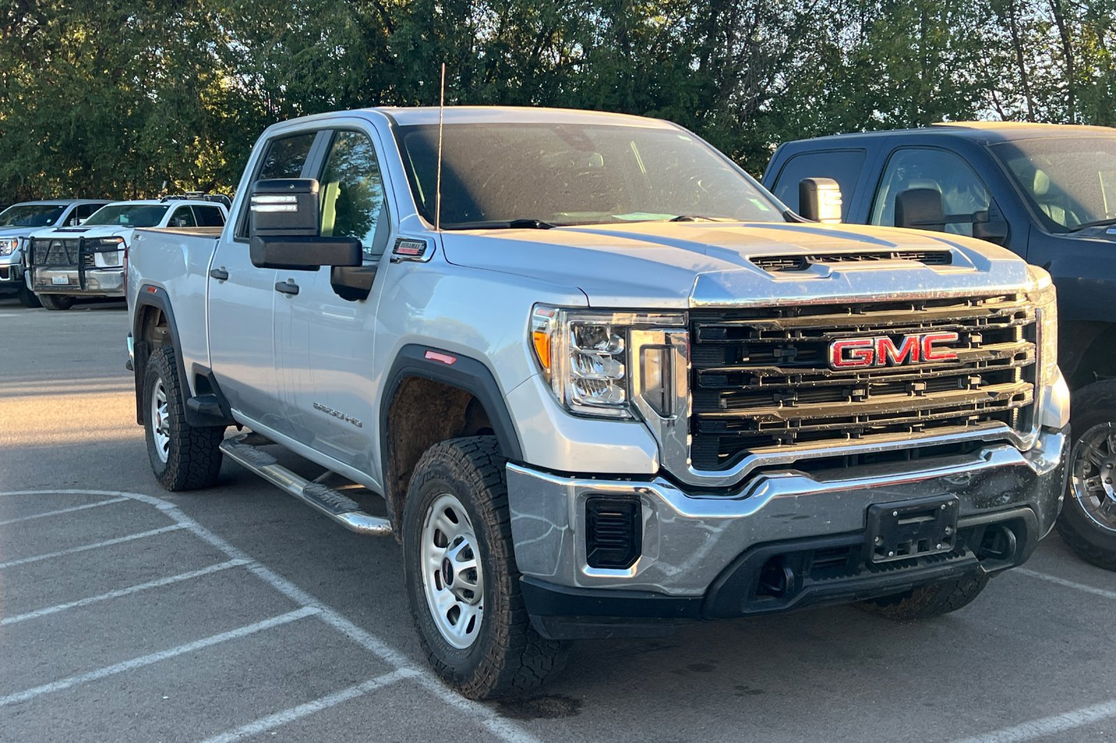 Used 2023 GMC Sierra 2500 Pro w/ Convenience Package AWD/4WD image 2
