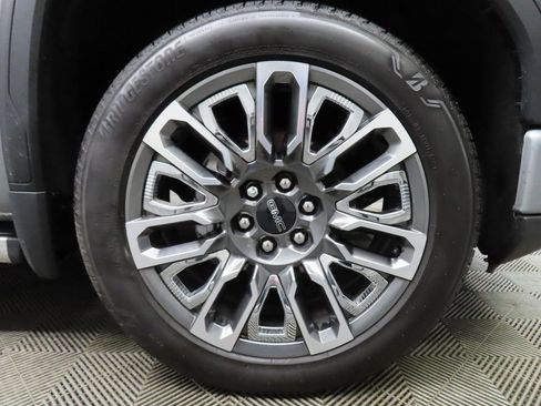 Used 2025 GMC Sierra 1500 Denali Ultimate image 8