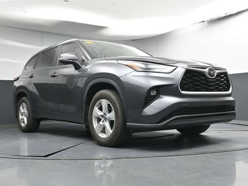 Certified 2024 Toyota Highlander LE AWD/4WD image 29