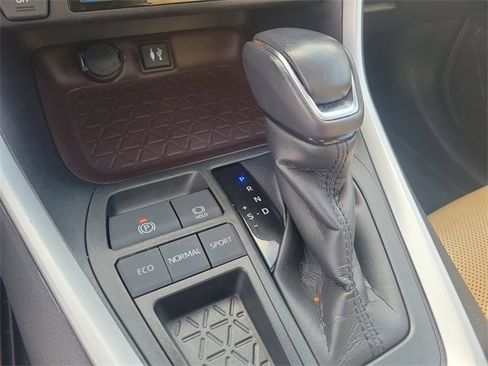 Used 2019 Toyota RAV4 Limited image 31