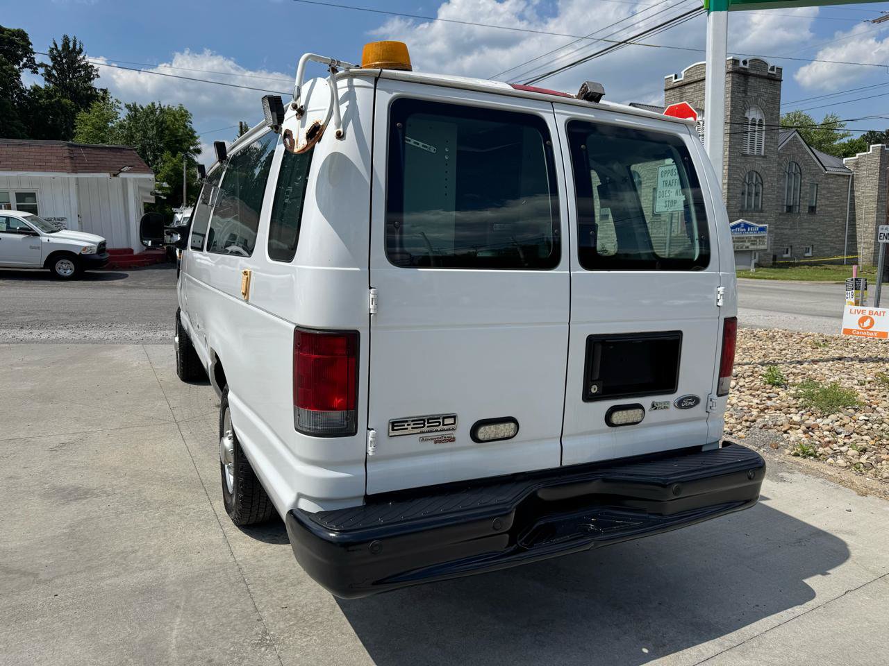 Used 2012 Ford E-350 and Econoline 350 Extended Super Duty w/ Insulation Pkg RWD image 5
