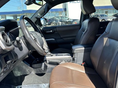 Used 2019 Toyota Tacoma Limited image 10